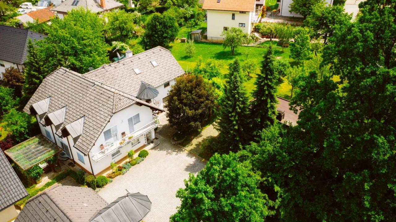 Apartment Sobe Ravbar Ново Место Екстериор снимка