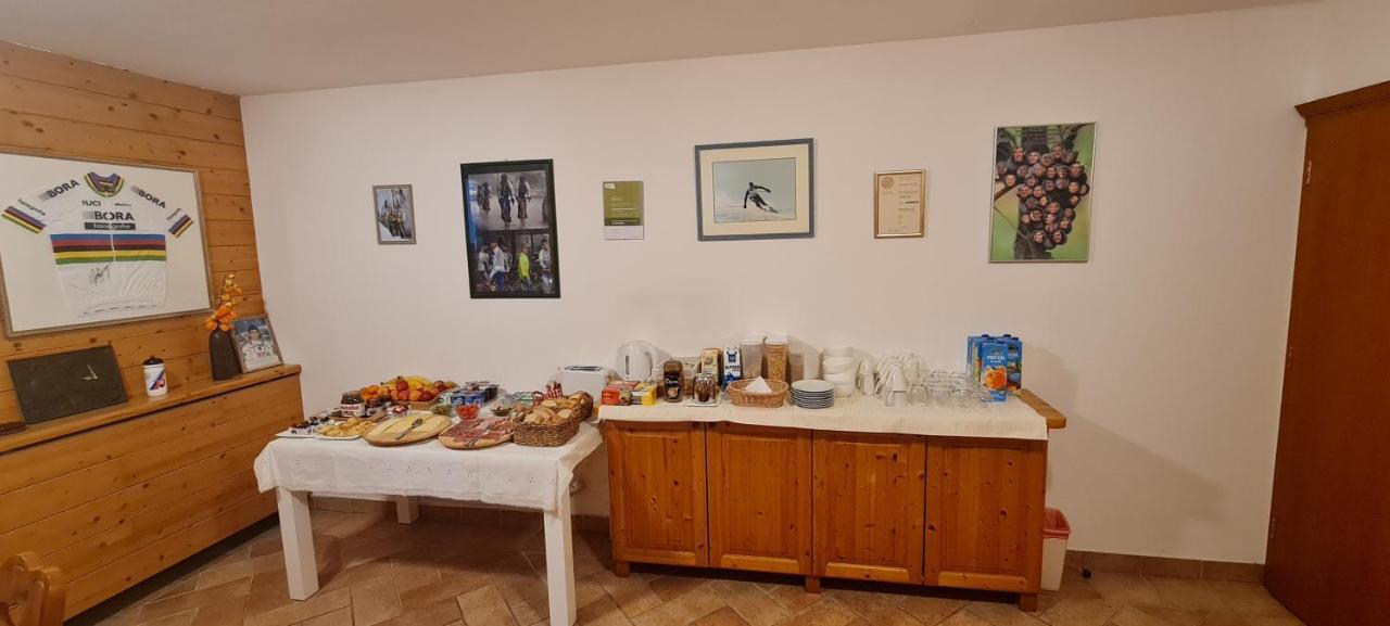 Apartment Sobe Ravbar Ново Место Екстериор снимка