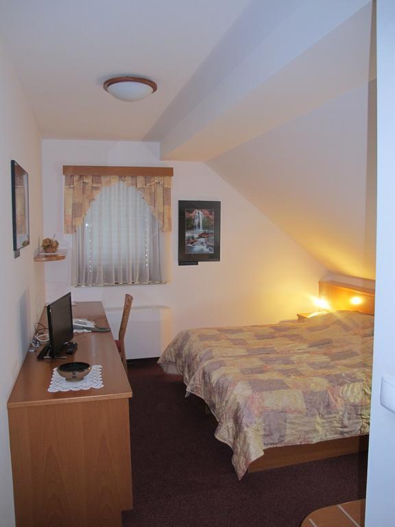 Apartment Sobe Ravbar Ново Место Стая снимка