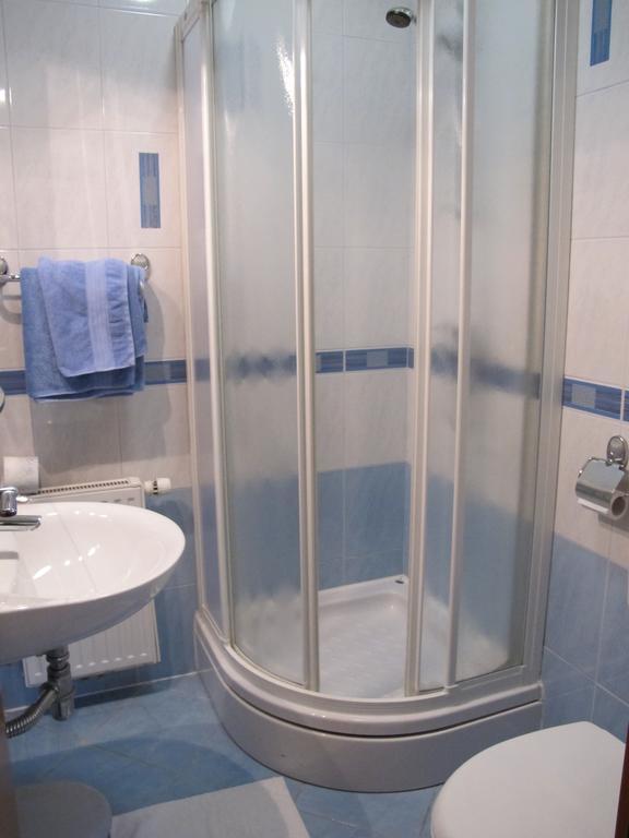 Apartment Sobe Ravbar Ново Место Стая снимка