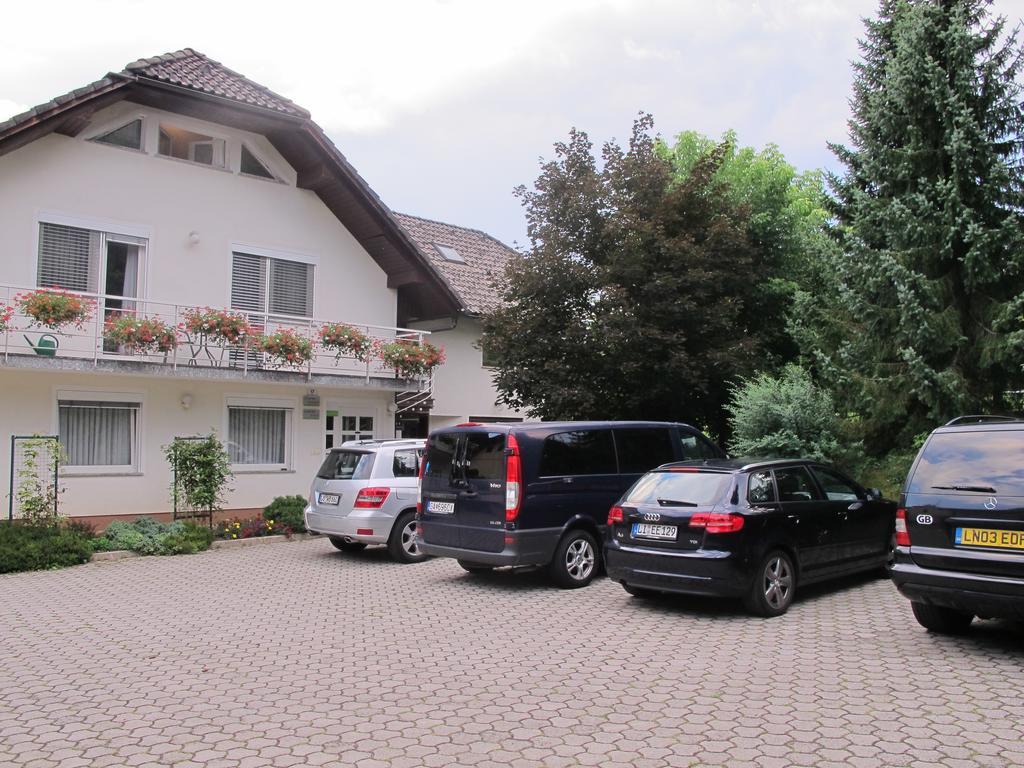 Apartment Sobe Ravbar Ново Место Екстериор снимка