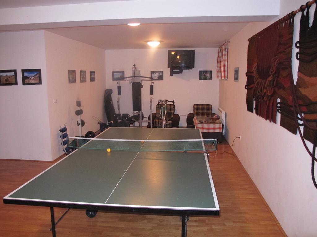 Apartment Sobe Ravbar Ново Место Екстериор снимка