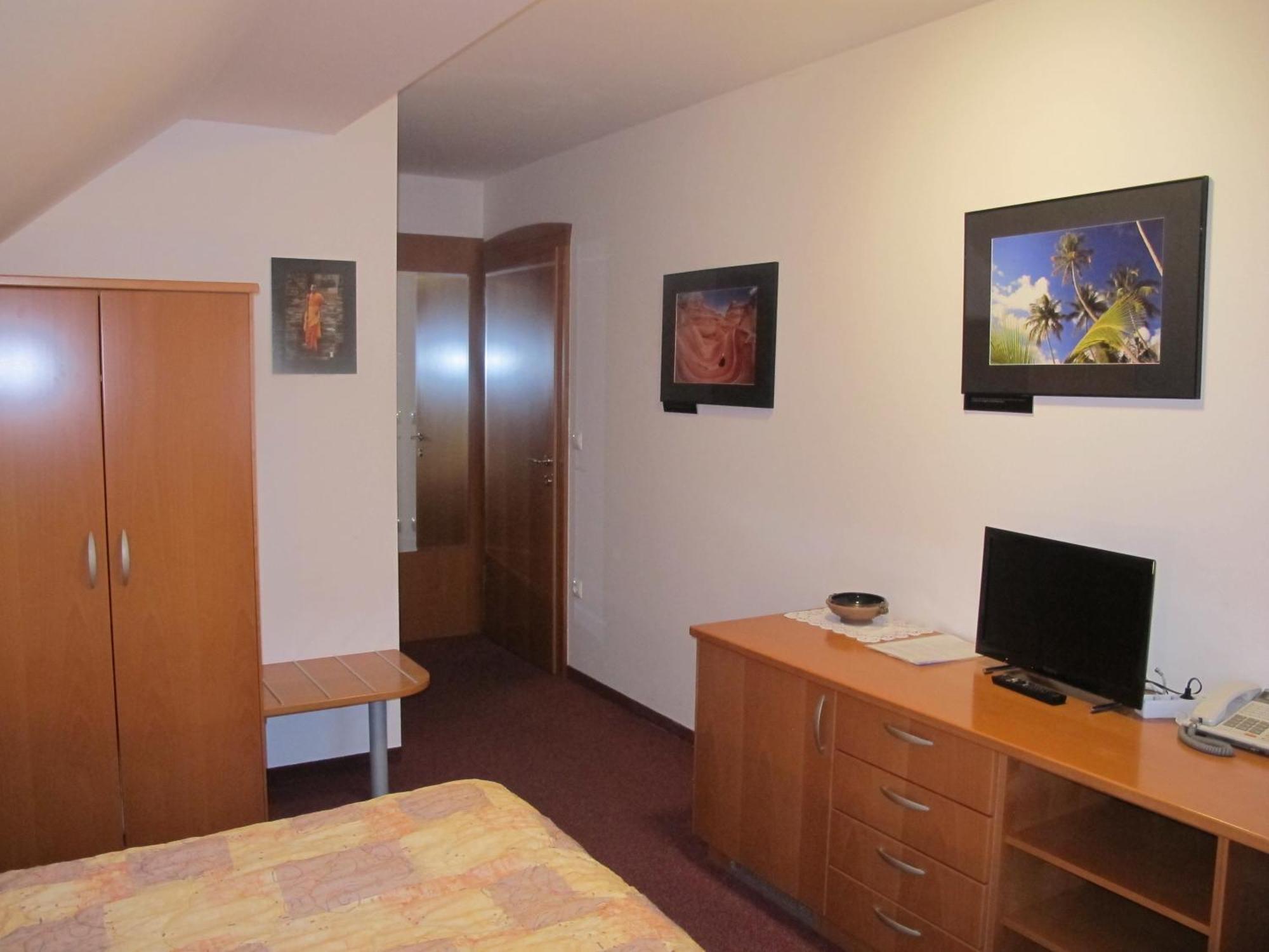 Apartment Sobe Ravbar Ново Место Стая снимка