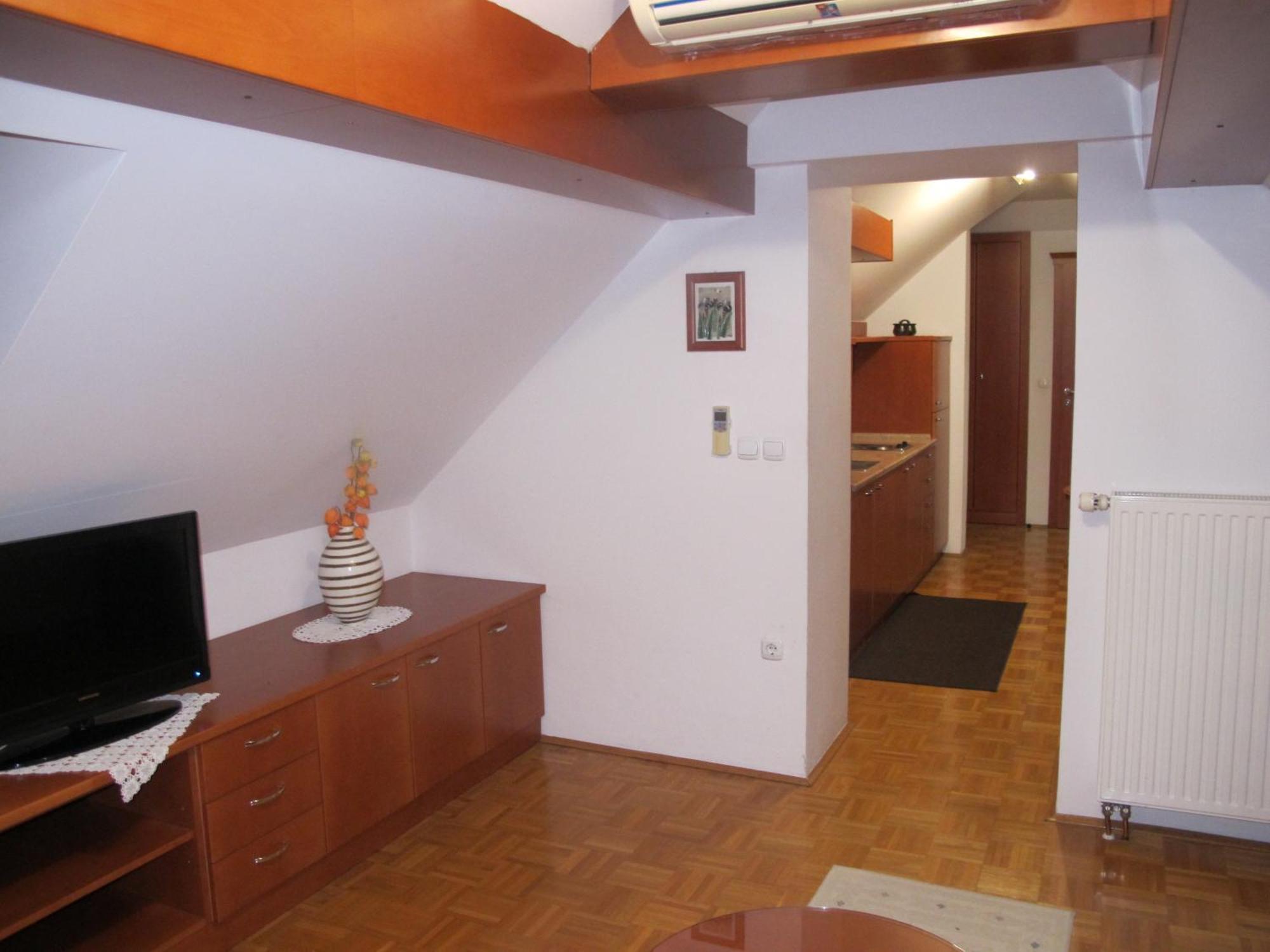 Apartment Sobe Ravbar Ново Место Стая снимка