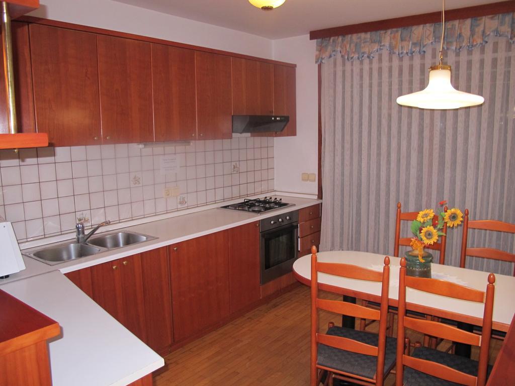 Apartment Sobe Ravbar Ново Место Стая снимка