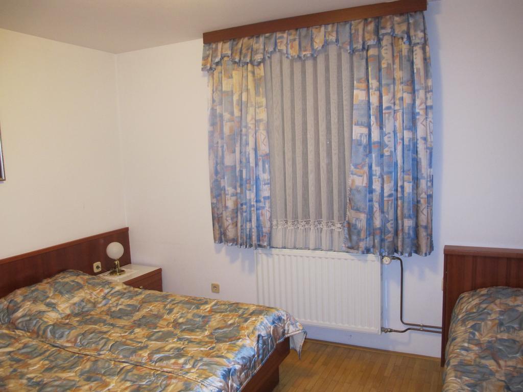 Apartment Sobe Ravbar Ново Место Стая снимка