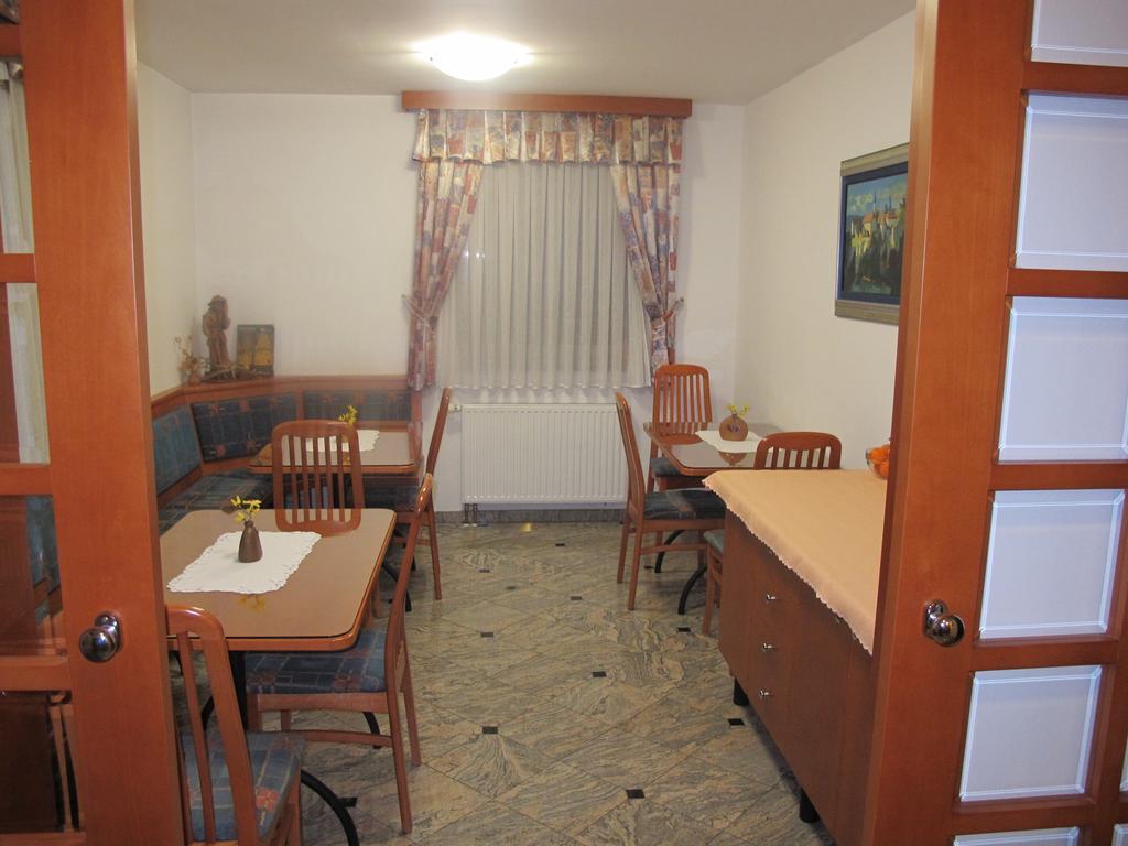 Apartment Sobe Ravbar Ново Место Екстериор снимка