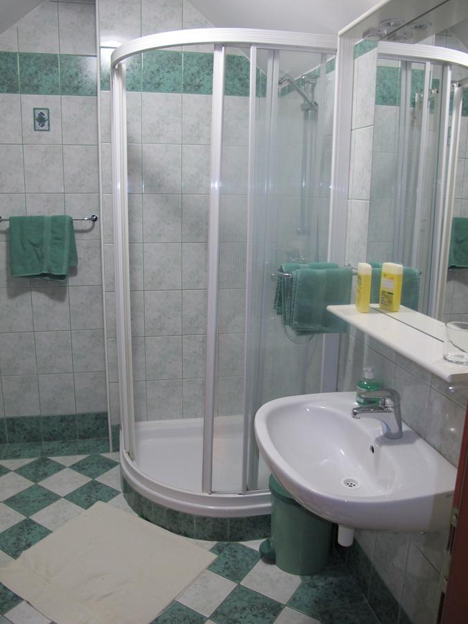 Apartment Sobe Ravbar Ново Место Екстериор снимка